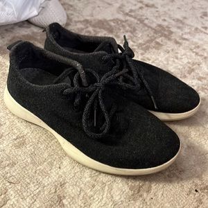 Allbirds lightly worn, only selling because I have another pair